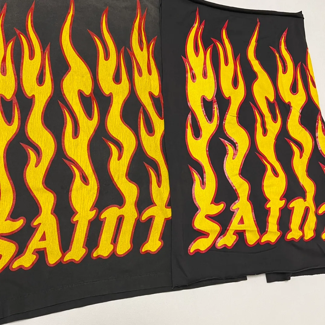 Authentic sample. Don’t buy products made from pictures. SAINT Mxxxxxx LS TEE/SOUL ON FIRE/BLK Soul Flame/Flame Long Sleeve. Washed Black S-XL. Look for cylindrical fabrics without side seams. Don’t buy open-width ones anymore. It’s boring.